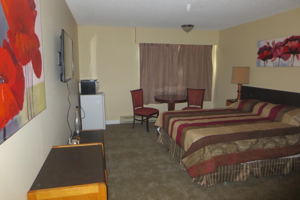 Vanderhoof Inn Стая снимка