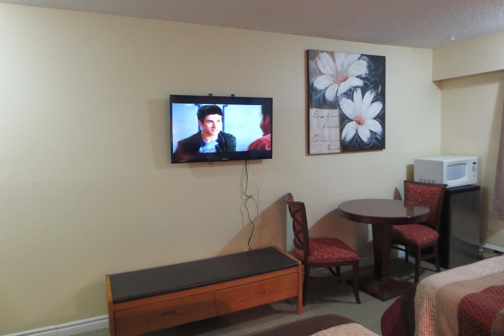 Vanderhoof Inn Стая снимка