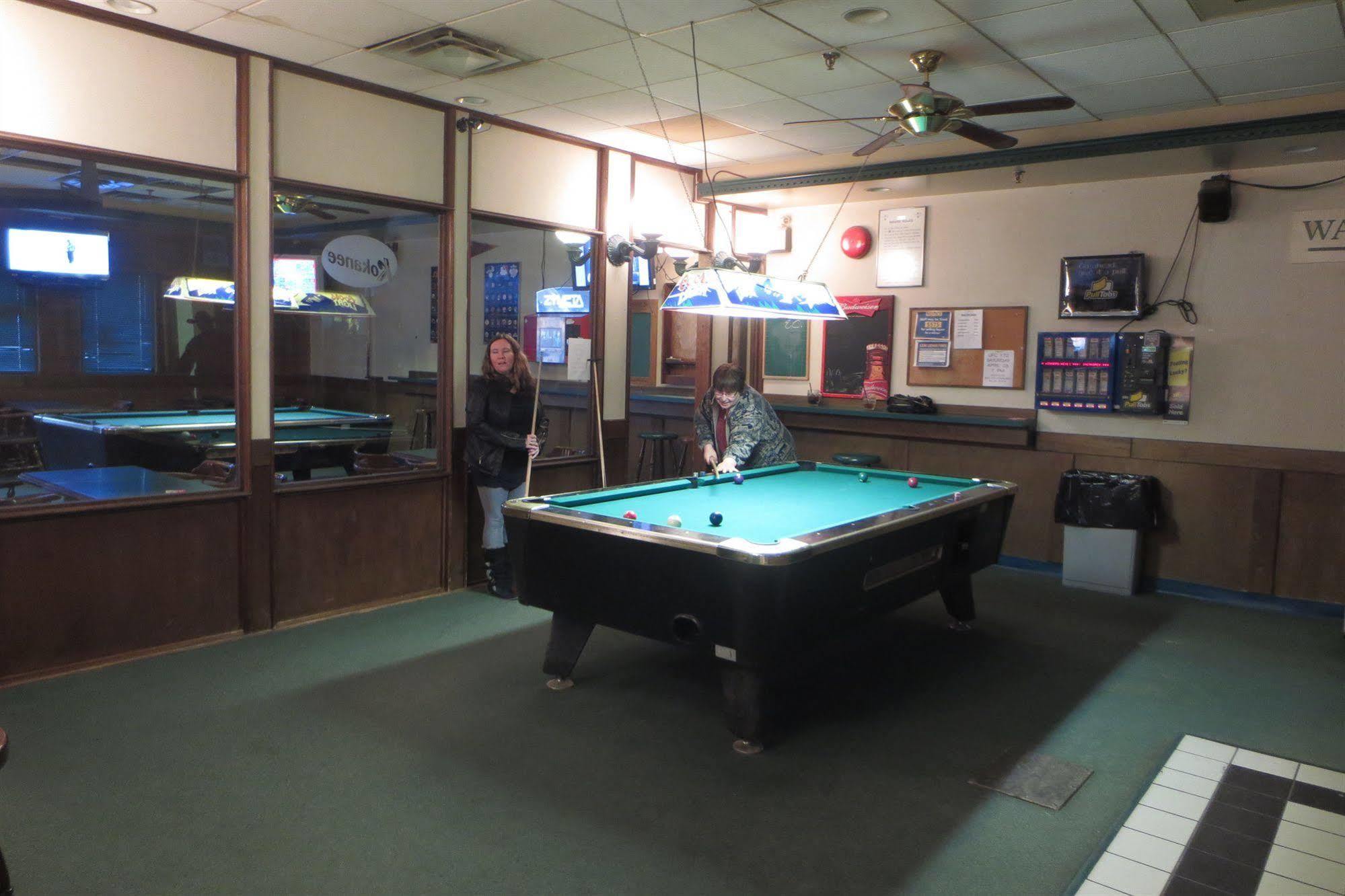 Vanderhoof Inn Екстериор снимка