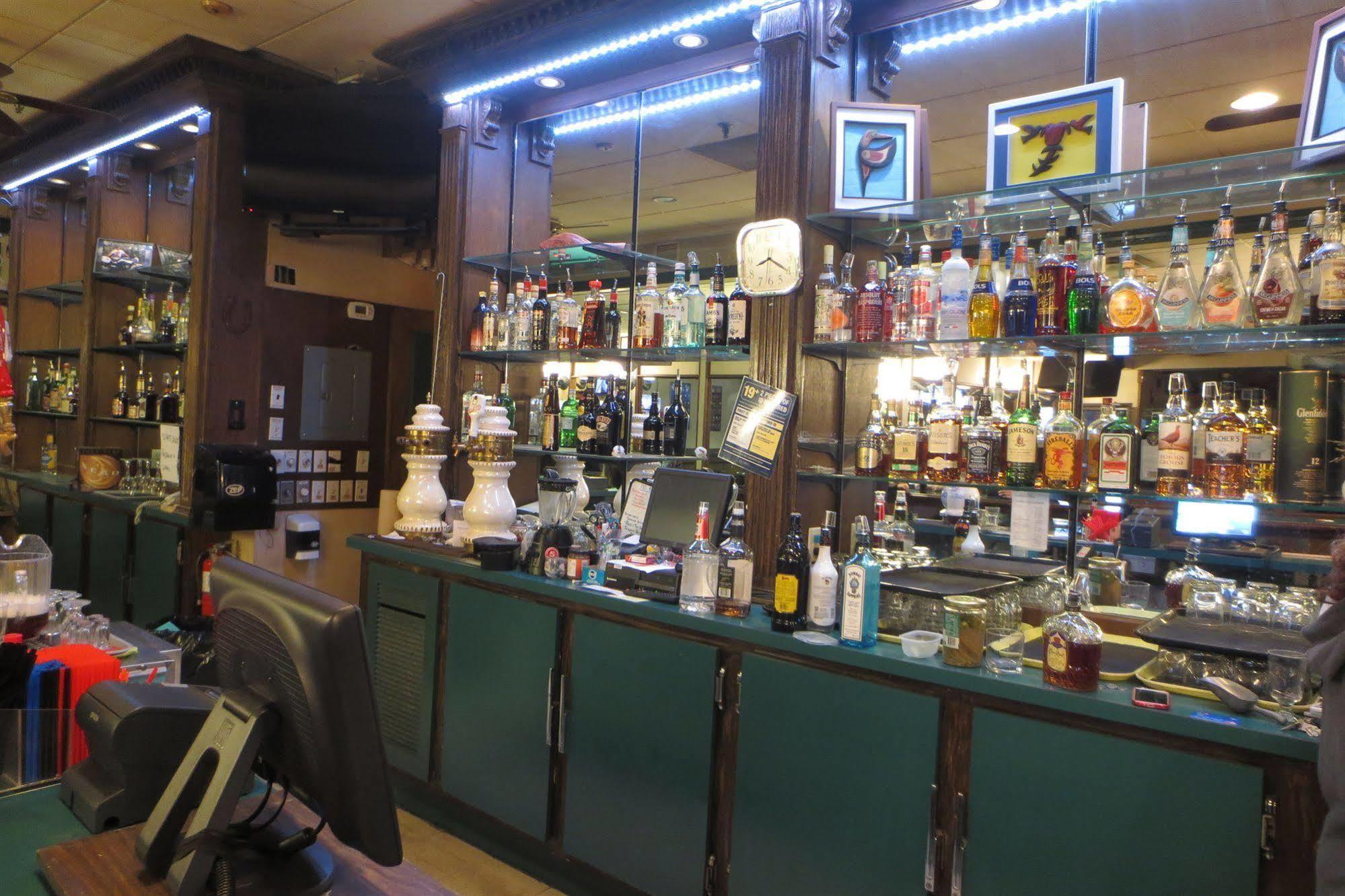 Vanderhoof Inn Екстериор снимка